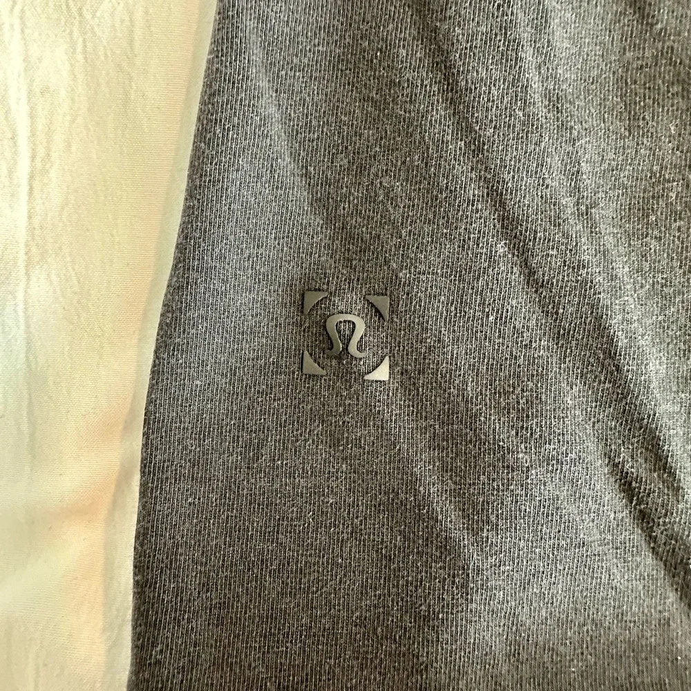Lululemon size XL Striped and Solid T-Shirts Bundle of 4 - Picture 3 of 15